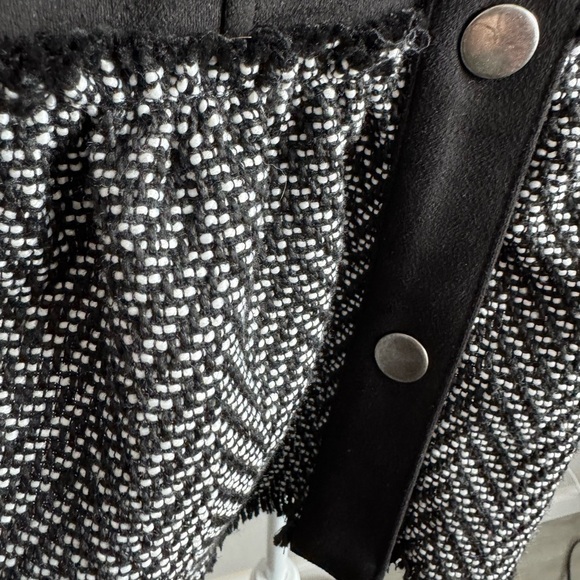 NWT Solitaire Black Faux Suede Peplum Chevron Fringe Blazer Womens L Preppy - Picture 2 of 6